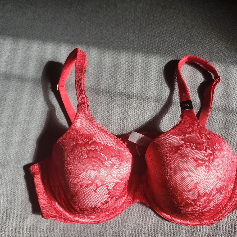Victoria's Secret Vibrant Red Lace Bra